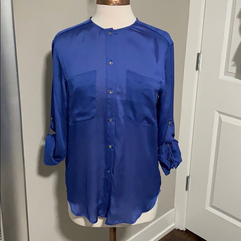 Mangoβ casual buttonΒ downβshirt size M EUC blue silky feelβblouse